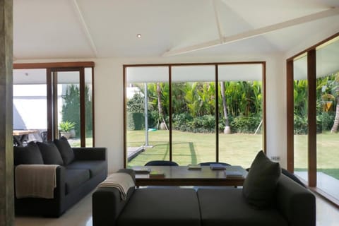 amazing villa with pool and huge lawn Villa in North Kuta