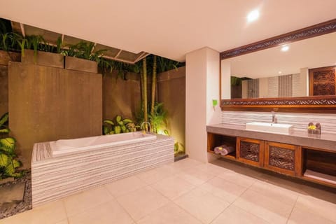 Luxury King Room with Pool Access JU88A Apartment in North Kuta