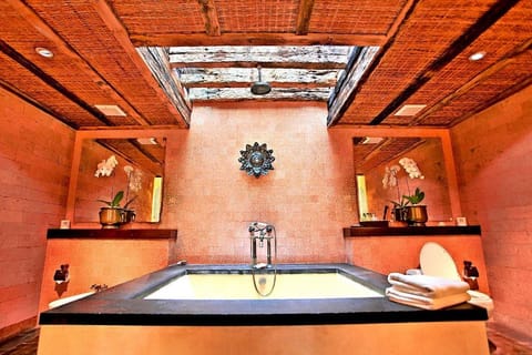 Sandi Phala Suite Garden View-Breakfast#TSP Villa in Kuta