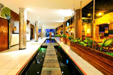 Queen Room Pool Access with 1 BR AN121A Apartment in North Kuta