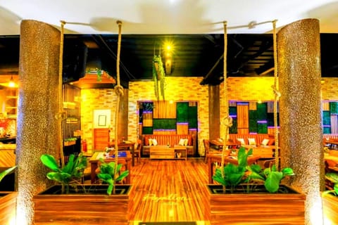 Queen Room Pool Access with 1 BR AN121A Apartment in North Kuta