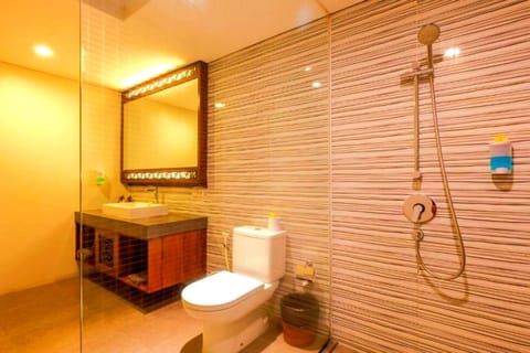 Queen Room Pool Access with 1 BR AN121A Apartment in North Kuta