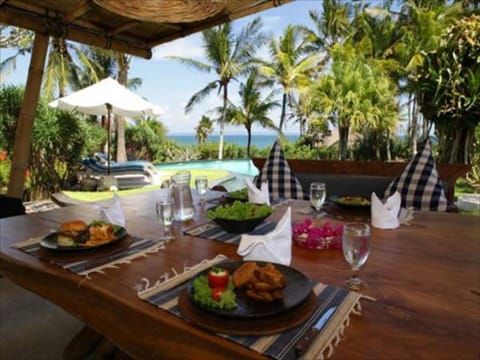 Two BR beachfront villa Private pool #v276 Villa in Mengwi