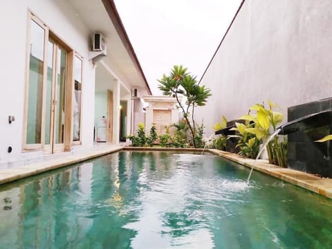 Villa Santika, 2 BR Private Villa near Lovina Villa in Bali
