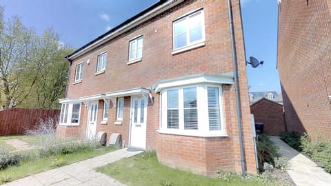 StayZo Cole Green Lane Accommodation- FREE Parking Apartment in Welwyn Garden City