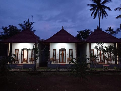 Santhi Guna Bungalow Campground/ 
RV Resort in Nusapenida