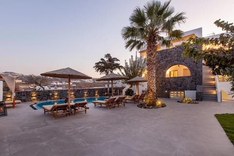 Santorini Villatzio Suites Vacation rental in Mesaria