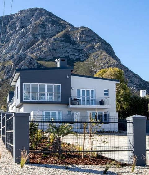 Whale Coast Ocean Villa Bed and Breakfast in Hermanus