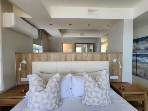 Waves of Grace Seafront Villa Bed and Breakfast in Western Cape