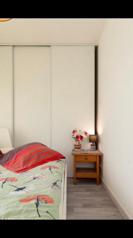 Refuge des voyageurs - chambre suite et cuisine en rdc Apartment in Landerneau