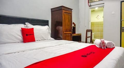 RedDoorz near Penimbangan Beach Singaraja Hotel in Buleleng