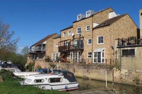 River Courtyard Apartment In The Heart Of Vacation rental in Huntingdonshire District