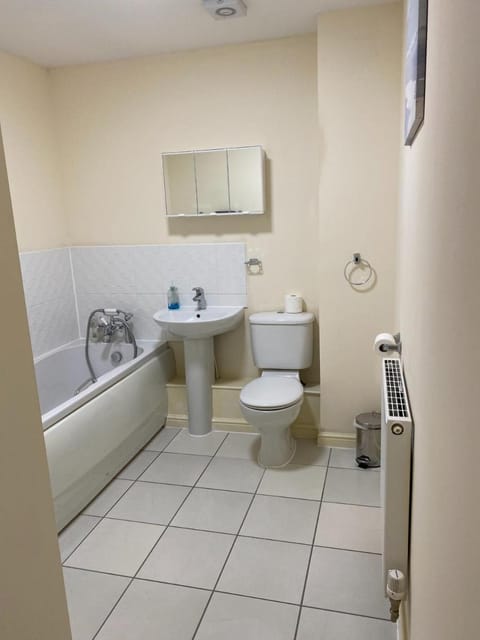 River Penthouse Little Paxton - 75 Skipper Way Apartment in Huntingdonshire District