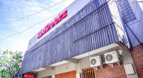 RedDoorz Hostel near Lippo Mall Kuta Hotel in Kuta