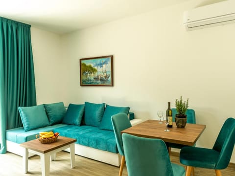 Square Point Apartments Apartment in Dobrota