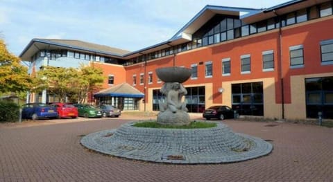 Hamilton Grace - The Quadrant Hotel in Swindon