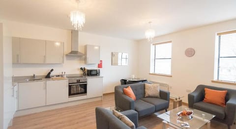 Hamilton Grace - The Quadrant Hotel in Swindon