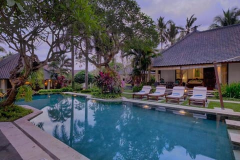 Cozy 4 BR Pool Villa Garden View #V90 Villa in Blahbatuh