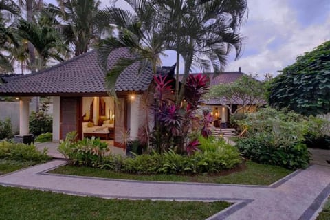 Cozy 4 BR Pool Villa Garden View #V90 Villa in Blahbatuh