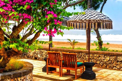 Luxury 1 BR Villa with Garden View #R19 Villa in Kuta