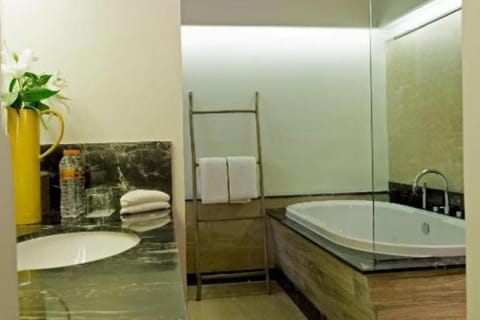 Luxury 1 Bedroom Suite Room #FN33 Villa in Kuta Selatan