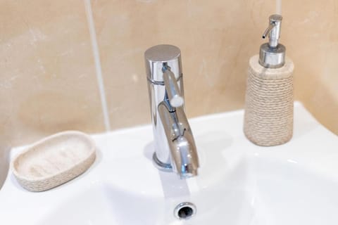 CAPRI 13 SA -Stylish*Close to Uni & M1*EV Charging Vacation rental in Loughborough