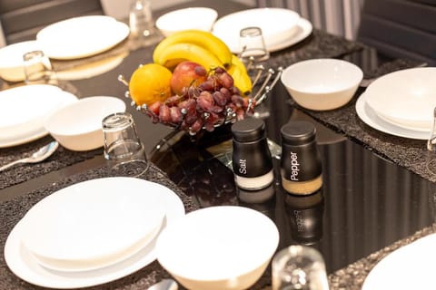 CAPRI 13 SA -Stylish*Close to Uni & M1*EV Charging Vacation rental in Loughborough