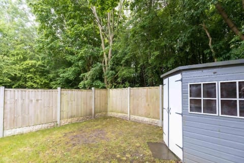 CAPRI 13 SA -Stylish*Close to Uni & M1*EV Charging Vacation rental in Loughborough