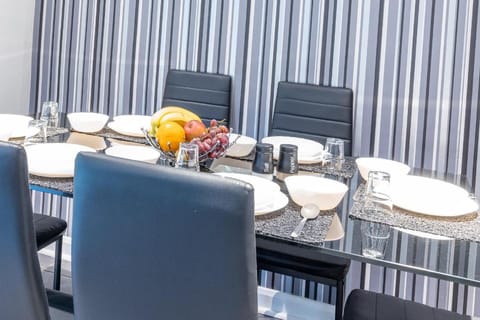 CAPRI 13 SA -Stylish*Close to Uni & M1*EV Charging Vacation rental in Loughborough