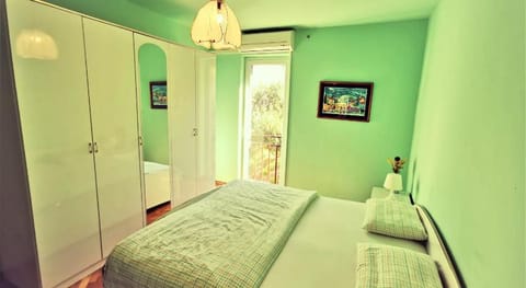 Holiday apartment with a balcony and sea view, just 300 metres from the beach Apartment in Bol