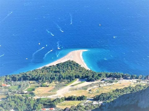 Holiday apartment with a balcony and sea view, just 300 metres from the beach Apartment in Bol