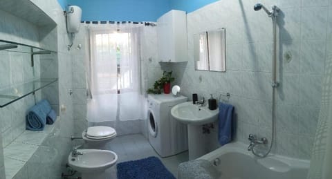 Fleo House - appartamento zona centralissima Bosa Apartment in Bosa