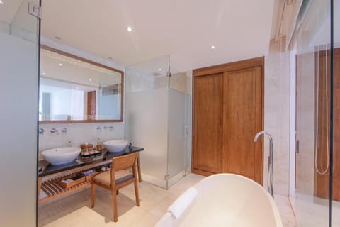 Luxury 1 BR Junior Suite Ocean View #Z43 Vacation rental in Karangasem Regency