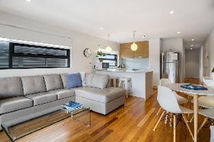 Kangaroo Bay Apartments Vacation rental in Bellerive