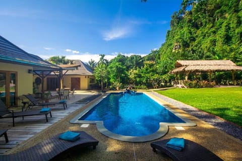 Boutique 4 Bed Pool/Jacuzzi Villa-FREE CAR HIRE!  Villa in Krabi Changwat