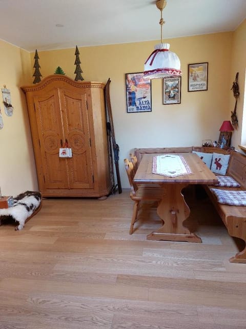 Una vacanza nel cuore delle Dolomiti. Apartment in Corvara