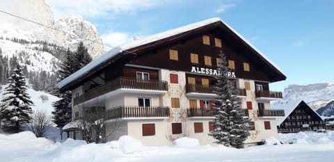 Una vacanza nel cuore delle Dolomiti. Apartment in Corvara