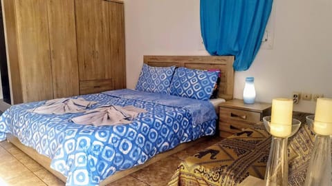 Pleasure Studios 2 Double Beds Santorini Perissa Apartment in Perissa