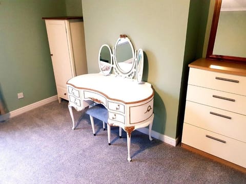 Warm & Cosy Family Home With Free Parking! Apartment in Glasgow