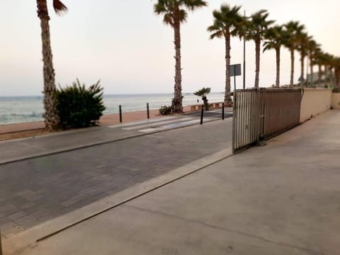 Elegante apartamento en primera línea de playa Apartment in Villajoyosa