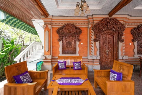 Ceria Guesthouse Seminyak Mitra RedDoorz Hotel in Kuta