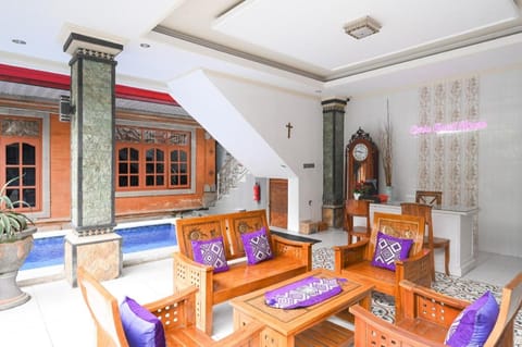 Ceria Guesthouse Seminyak Mitra RedDoorz Hotel in Kuta