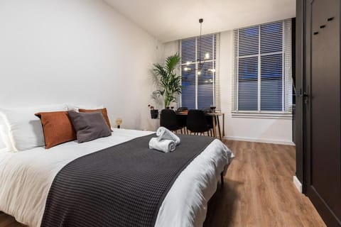 Hidden Pearl of Schevening Beach "The black swan" Apartment in The Hague