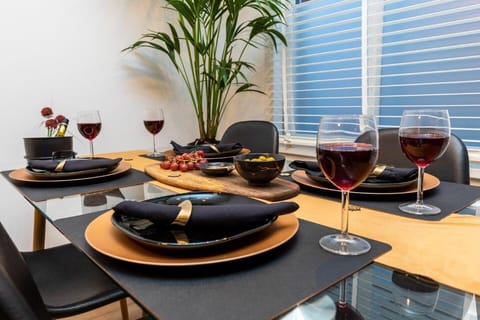 Hidden Pearl of Schevening Beach "The black swan" Apartment in The Hague