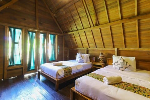 Twin Bed Room- Nyuh Gading Bungalow - Nusa Penida Vacation rental in Nusapenida