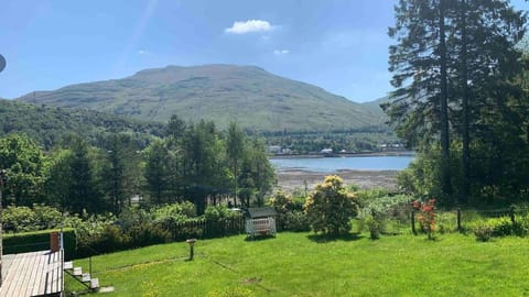 Stunning Lochside Lodge at the Foot of The Cobbler Vacation rental in Scotland