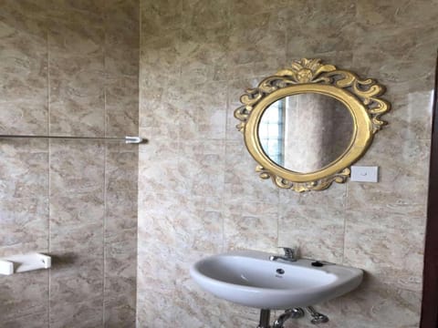 Twin Bedroom at Ratna House Ubud Vacation rental in Ubud