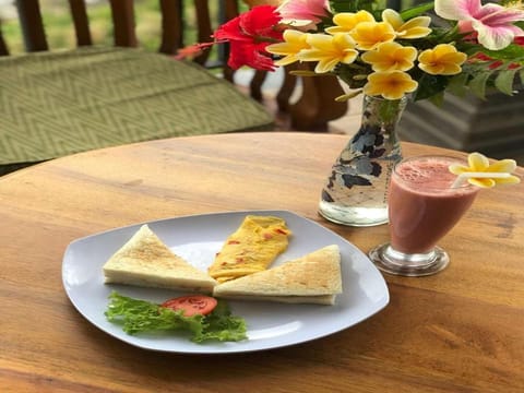 Twin Bedroom at Ratna House Ubud Vacation rental in Ubud