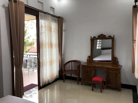 Twin Bedroom at Ratna House Ubud Vacation rental in Ubud