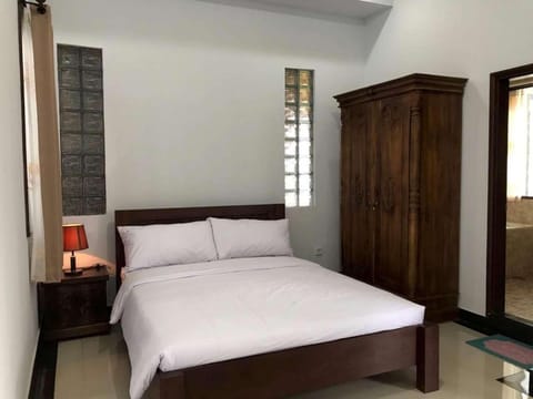 Double Bedroom room only at Ratna House Ubud Vacation rental in Ubud